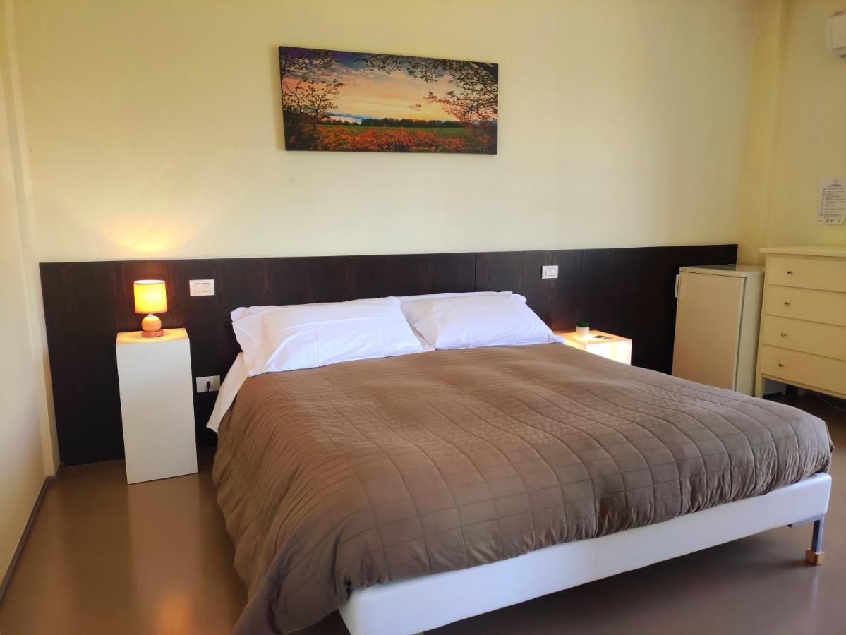 Hotel Villaggio Le Stelline モンテファルコ エクステリア 写真